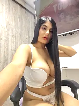 Snapshot of Laia_torres1 chatting on February 8, 2026, 12:30 am Laia torres1 online show from February 8, 2026, 12:30 am