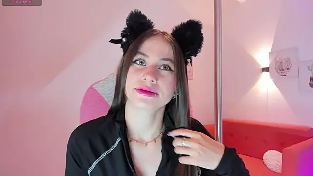 Snapshot of MiaWhiteBunny chatting on February 16, 2026, 4:27 pm MiaWhiteBunny online show from February 16, 2026, 4:27 pm