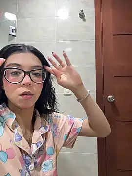 Snapshot of Valen-Foxx1 chatting on February 7, 2026, 6:32 am Valen-Foxx1 online show from February 7, 2026, 6:32 am