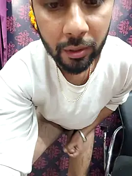 Cute Lucky online show from December 3, 2025, 9:09 am