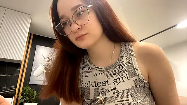 AylaRuer online show from December 1, 2025, 11:33 am