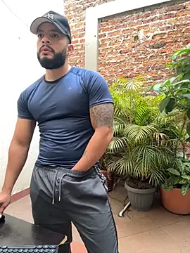 Snapshot of Mike_savage3 chatting on December 4, 2025, 12:37 pm Mike savage3 online show from December 4, 2025, 12:37 pm