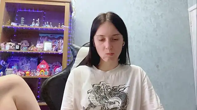 Snapshot of CyberAIice chatting on December 1, 2025, 6:36 am CyberAIice online show from December 1, 2025, 6:36 am