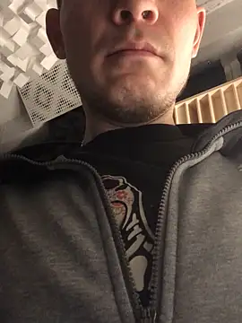 Spielzeugtwink online show from November 19, 2025, 5:35 pm