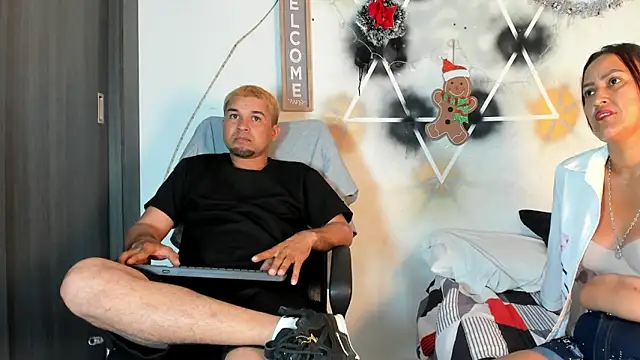 StephaniaAndRandy online show from December 19, 2025, 1:24 pm