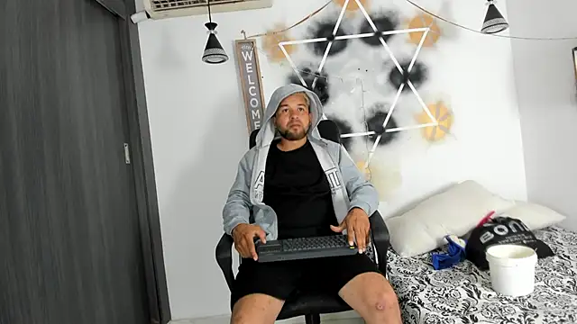 StephaniaAndRandy online show from January 9, 2026, 1:18 pm