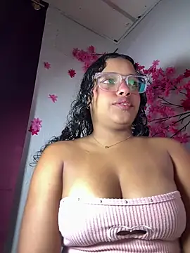 chleo rosse online show from April 13, 2026, 7:18 pm