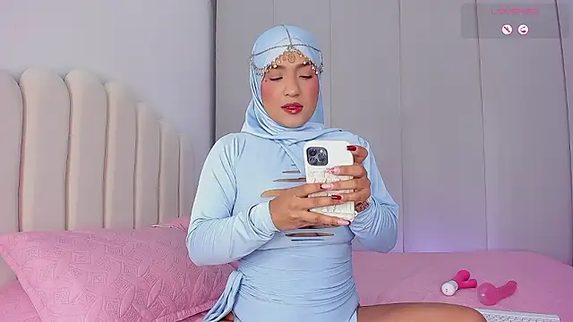 Snapshot of Amira-Zahra chatting on February 28, 2026, 9:31 am Amira-Zahra online show from February 28, 2026, 9:31 am