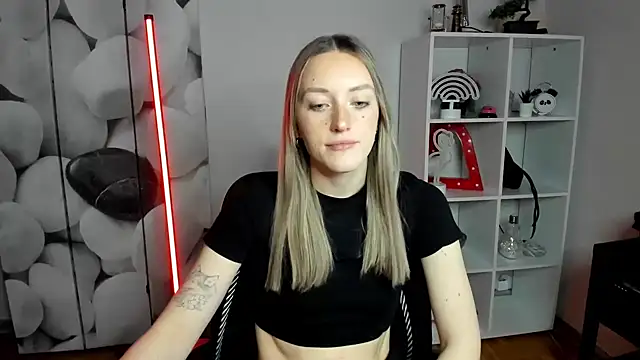 EvelynBlond online show from January 6, 2026, 1:37 pm