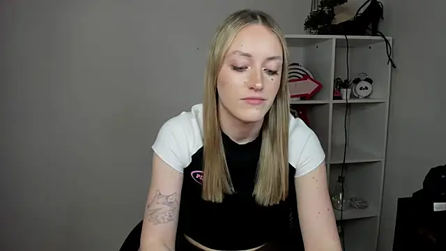 EvelynBlond online show from March 19, 2026, 6:41 pm