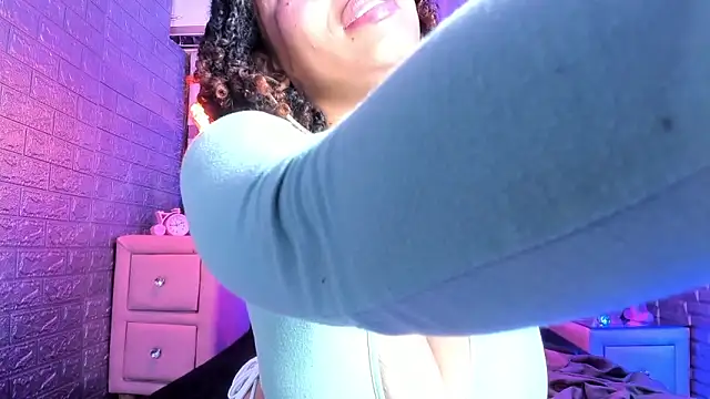 NayaScarlet online show from April 16, 2026, 7:14 pm