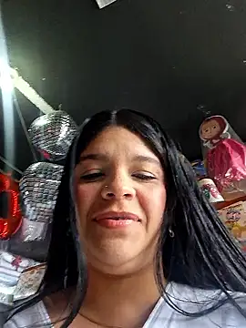 Layla-daring online show from December 19, 2025, 7:05 pm