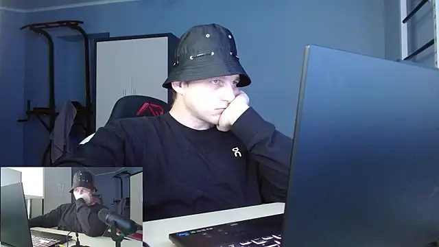 Poliglotjoe1 online show from February 6, 2026, 11:39 am