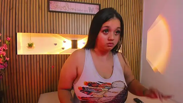 Snapshot of SaraLondon13 chatting on November 24, 2025, 9:59 pm SaraLondon13 online show from November 24, 2025, 9:59 pm