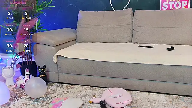 Snapshot of AlessiaDebbie chatting on November 28, 2025, 8:42 pm AlessiaDebbie online show from November 28, 2025, 8:42 pm