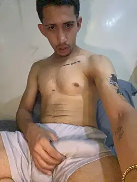 Snapshot of charlie_bass chatting on November 27, 2025, 6:19 pm charlie bass online show from November 27, 2025, 6:19 pm