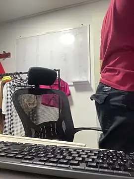 Snapshot of charlie_bass chatting on November 25, 2025, 6:03 am charlie bass online show from November 25, 2025, 6:03 am