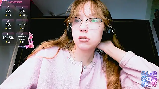 Snapshot of LouettaTornese chatting on November 30, 2025, 7:09 am LouettaTornese online show from November 30, 2025, 7:09 am