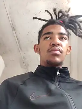 Snapshot of Eezxxx chatting on December 23, 2025, 10:47 am Eezxxx online show from December 23, 2025, 10:47 am