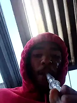 Snapshot of Eezxxx chatting on December 21, 2025, 5:14 pm Eezxxx online show from December 21, 2025, 5:14 pm