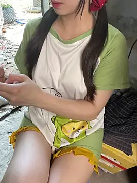 XndSeraphina online show from April 16, 2026, 4:46 am