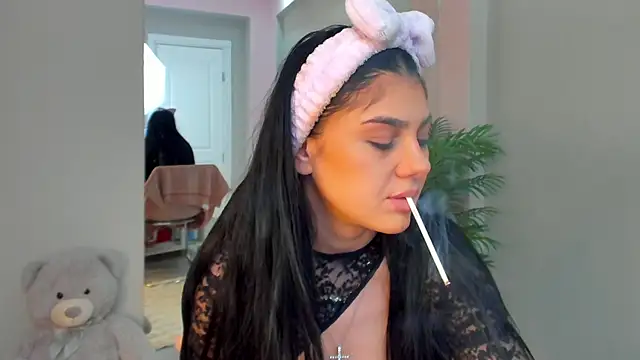 SerennaNoir online show from February 4, 2026, 8:15 pm