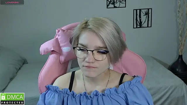 Megan Lora online show from January 11, 2026, 12:50 am