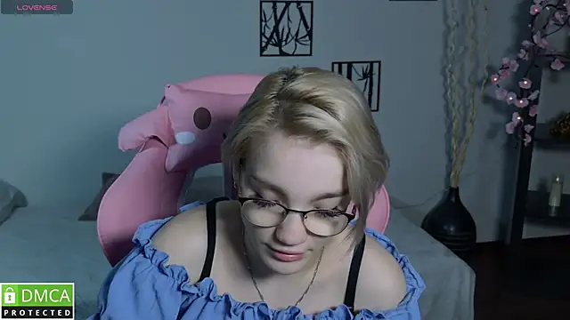 Megan Lora online show from January 16, 2026, 12:58 am