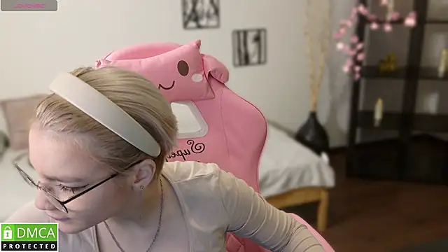 Megan Lora online show from November 26, 2025, 1:05 am