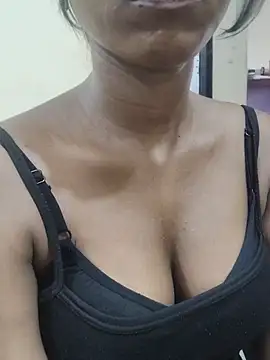 Snapshot of Simran_0011 chatting on May 15, 2026, 11:41 am Simran 0011 online show from May 15, 2026, 11:41 am