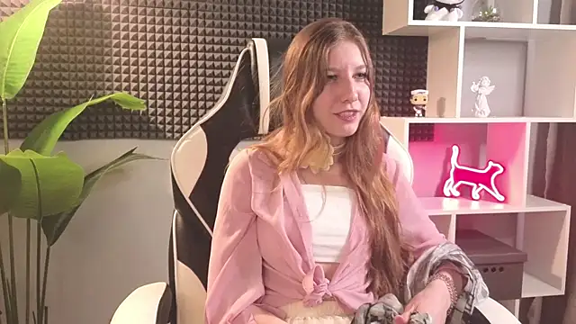 HazeLuneth online show from February 12, 2026, 8:36 am