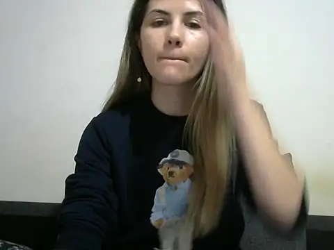 Erii18 online show from November 30, 2025, 12:17 pm