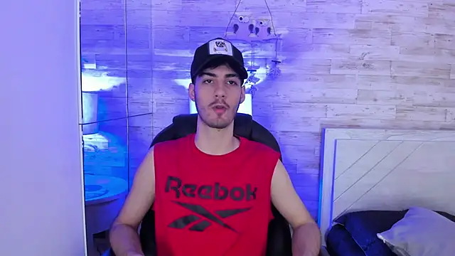 Snapshot of Emir_Ozan_ chatting on February 10, 2026, 7:46 pm Emir Ozan online show from February 10, 2026, 7:46 pm