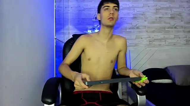 Snapshot of Emir_Ozan_ chatting on November 30, 2025, 11:00 am Emir Ozan online show from November 30, 2025, 11:00 am