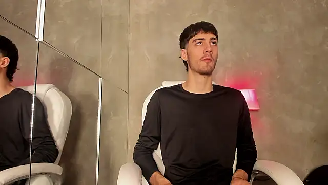 Snapshot of Emir_Ozan_ chatting on February 17, 2026, 7:55 pm Emir Ozan online show from February 17, 2026, 7:55 pm