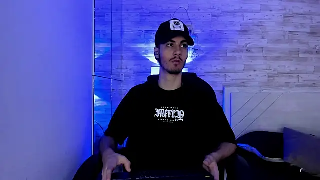 Emir Ozan  online show from December 20, 2025, 11:24 am