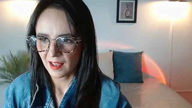 Juliana  lx online show from March 24, 2026, 2:06 pm