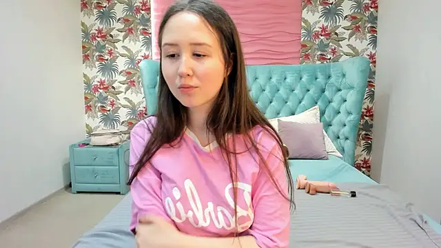 MonicaSway online show from December 5, 2025, 4:05 pm