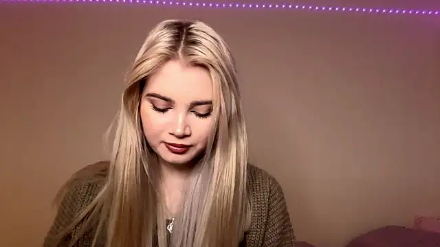 KarissaBoisse online show from November 26, 2025, 5:35 pm