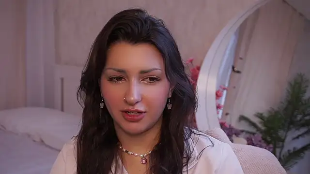 Snapshot of DovieMascall chatting on November 24, 2025, 7:41 am DovieMascall online show from November 24, 2025, 7:41 am