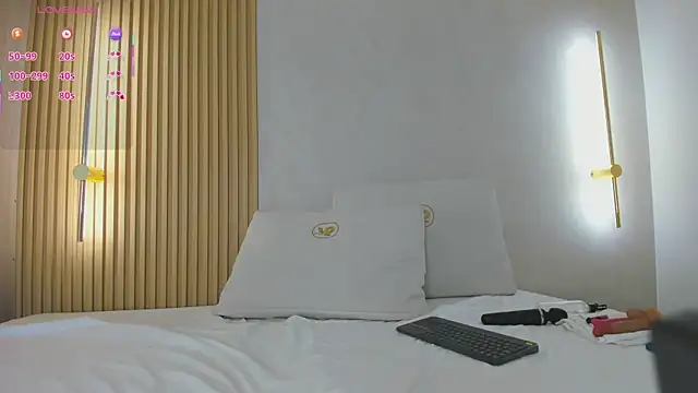 mia dollce online show from December 3, 2025, 11:53 am