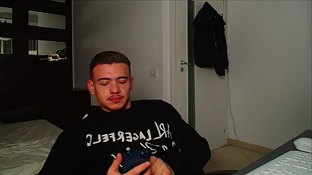 ElijahThorne online show from December 1, 2025, 6:03 am