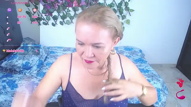 Snapshot of Sara_star1 chatting on November 24, 2025, 1:44 pm Sara star1 online show from November 24, 2025, 1:44 pm