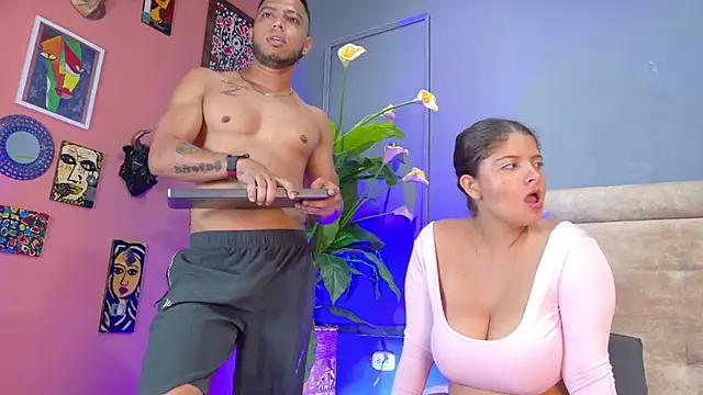 Snapshot of tony_megan chatting on November 28, 2025, 1:33 pm tony megan online show from November 28, 2025, 1:33 pm