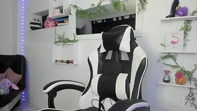 Snapshot of Ariel_Laurentt chatting on February 9, 2026, 4:10 am Ariel Laurentt online show from February 9, 2026, 4:10 am