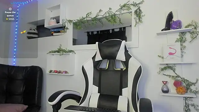 Snapshot of Ariel_Laurentt chatting on February 19, 2026, 3:47 am Ariel Laurentt online show from February 19, 2026, 3:47 am