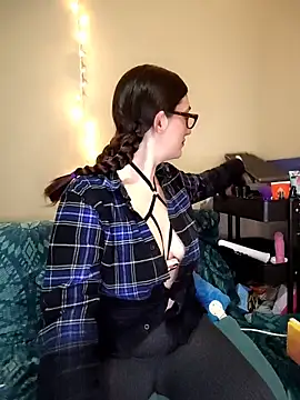 LaylaLucis online show from February 5, 2026, 11:22 pm