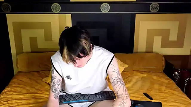 TRAVIS CLAS online show from November 23, 2025, 8:19 pm