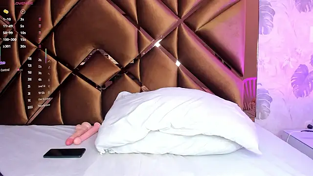 Snapshot of Alexa-Lynx chatting on February 28, 2026, 6:02 am Alexa-Lynx online show from February 28, 2026, 6:02 am