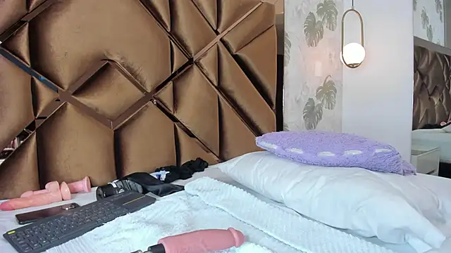 Alexa-Lynx online show from April 14, 2026, 5:12 am